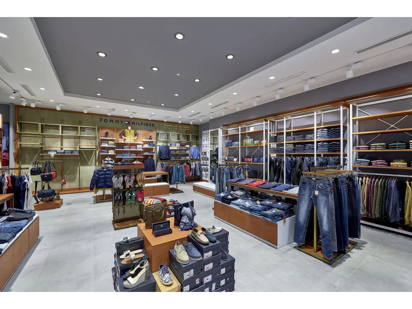 Apparel Store Fixture System